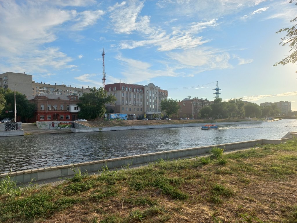 Отель Гостиница Янтарь 3* (19 отзывов) в Астрахань, Астраханская область.  Забронировать Гостиница Янтарь 3*