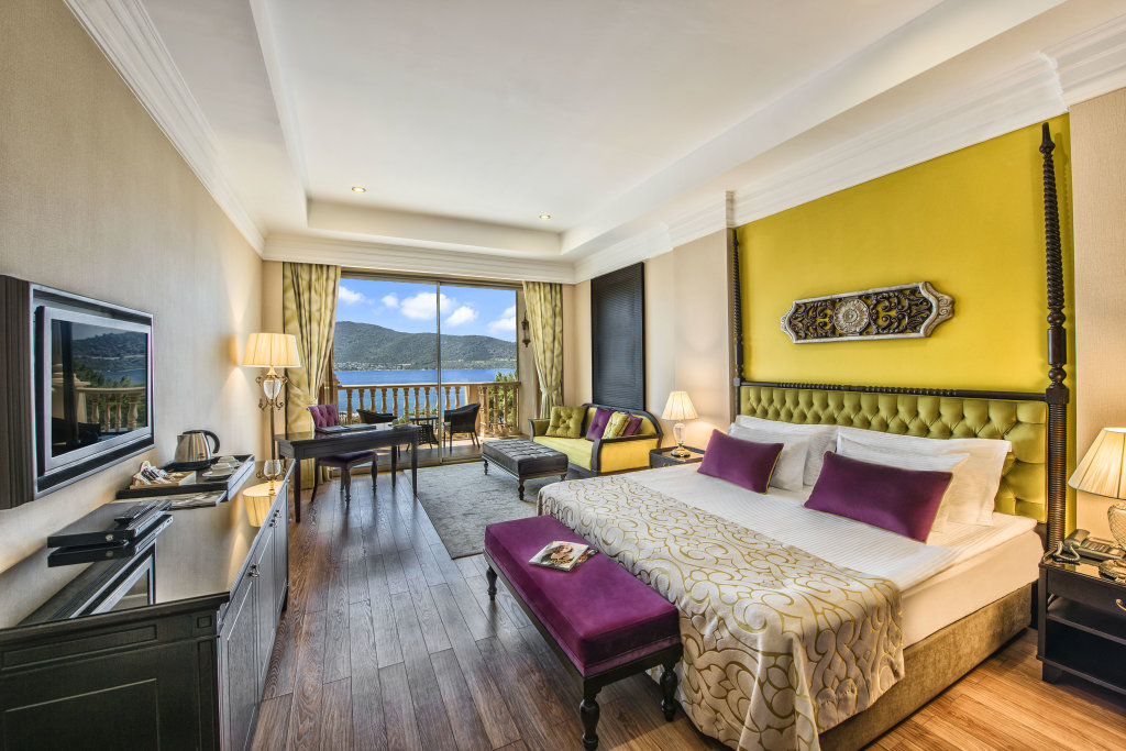 Семейный люкс с балконом и с видом на море Vogue Hotel Supreme Bodrum