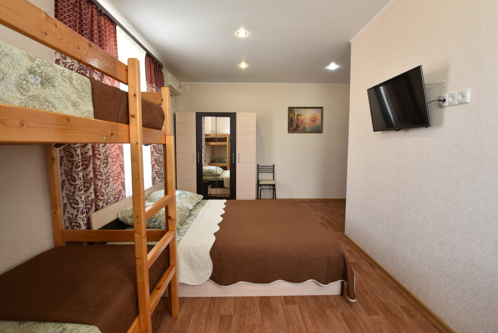 Standard Quadruple room V Chastnom Sektore Furnished Rooms
