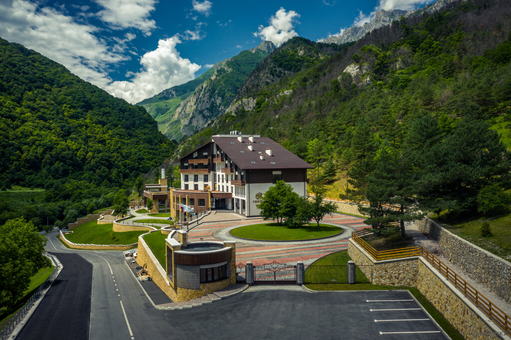 Forrest hotel. Форест террас отель Владикавказ. Фиагдон Северная Осетия гостиницы. Форест отель Фиагдон. Отель Форест Фиагдон Северная Осетия.