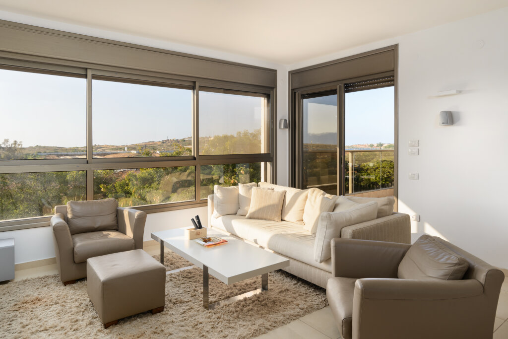 Apartment Comfort with Terrace & View over the Hills by FeelHome Apartments