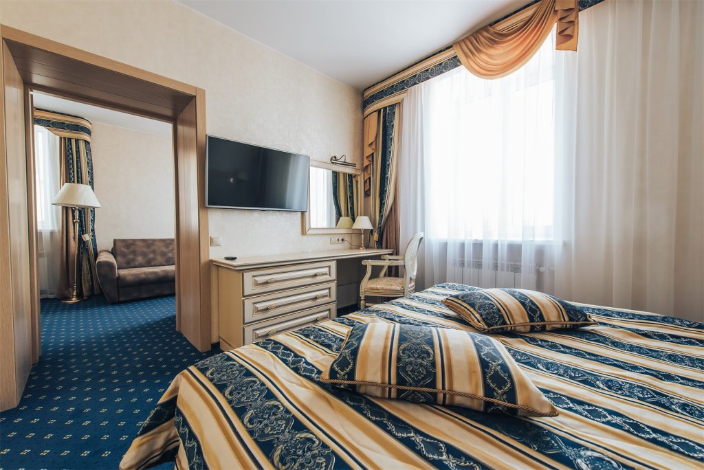 Двухместный люкс с 2 комнатами с видом на город Гостиница Владимир