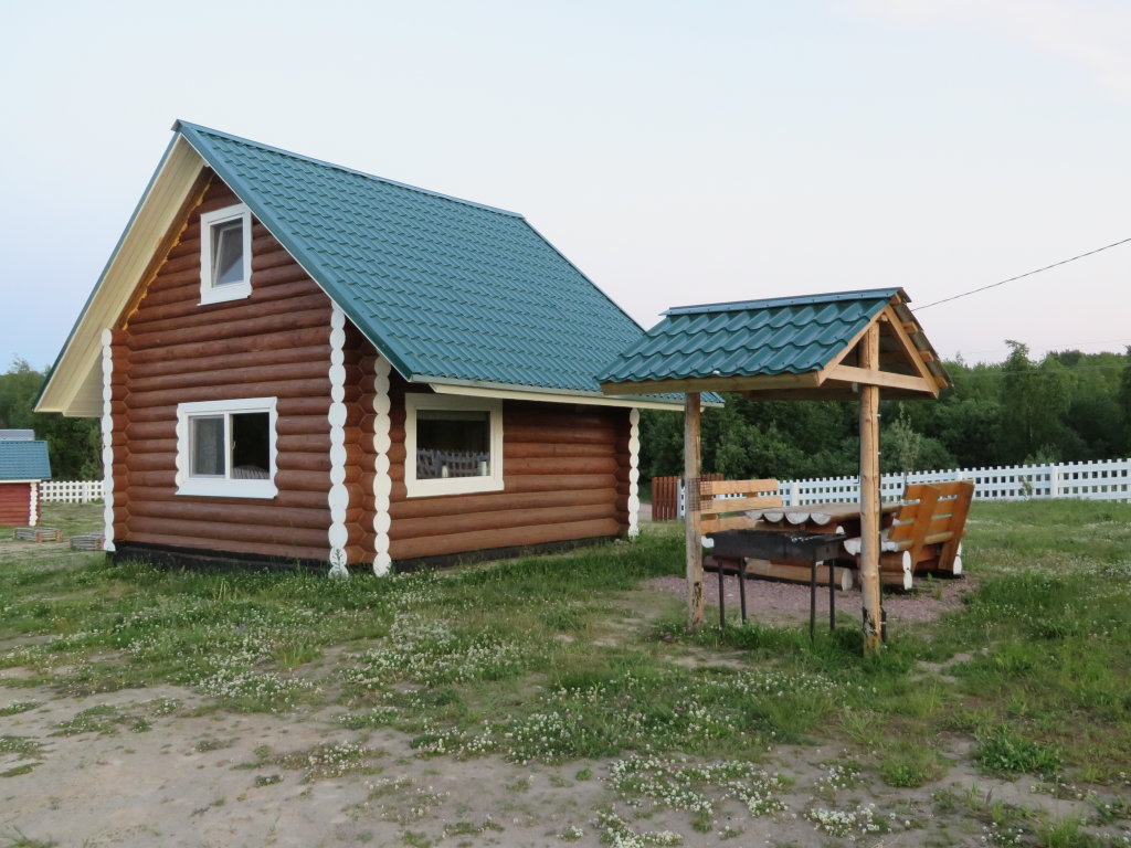 Vierer Hütte mit Blick Kompleks Domikov