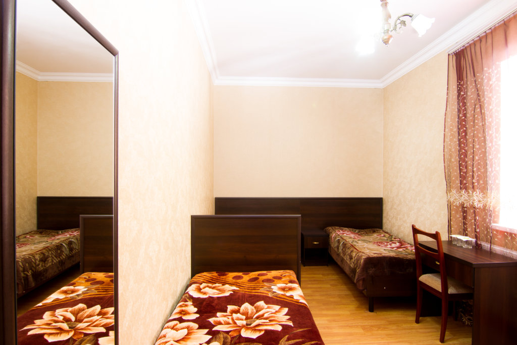Confort triple chambre Avec vue Semyorka Hotel