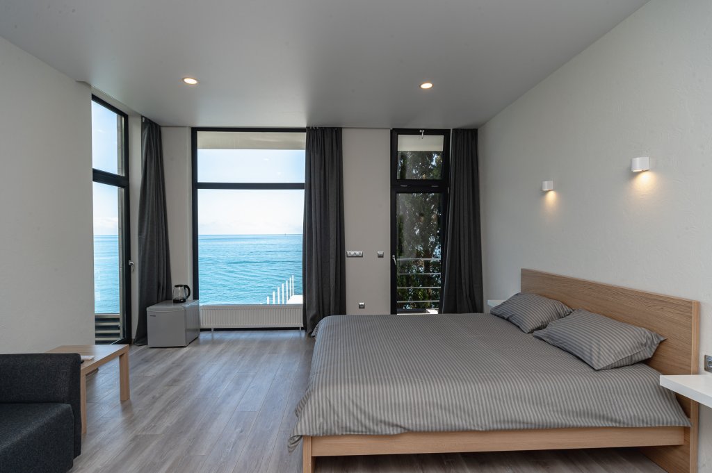 Habitación triple Estándar con vista al mar Apartments Massandra Beach Yalta Apart-Hotel