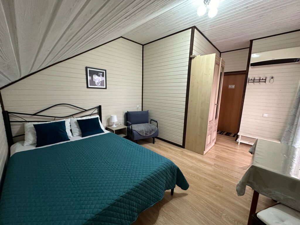 Standard double chambre avec balcon Voyazh Guest House