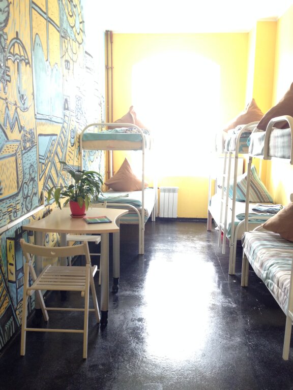 Кровать в общем номере (женский номер) с балконом Red Star Hostel