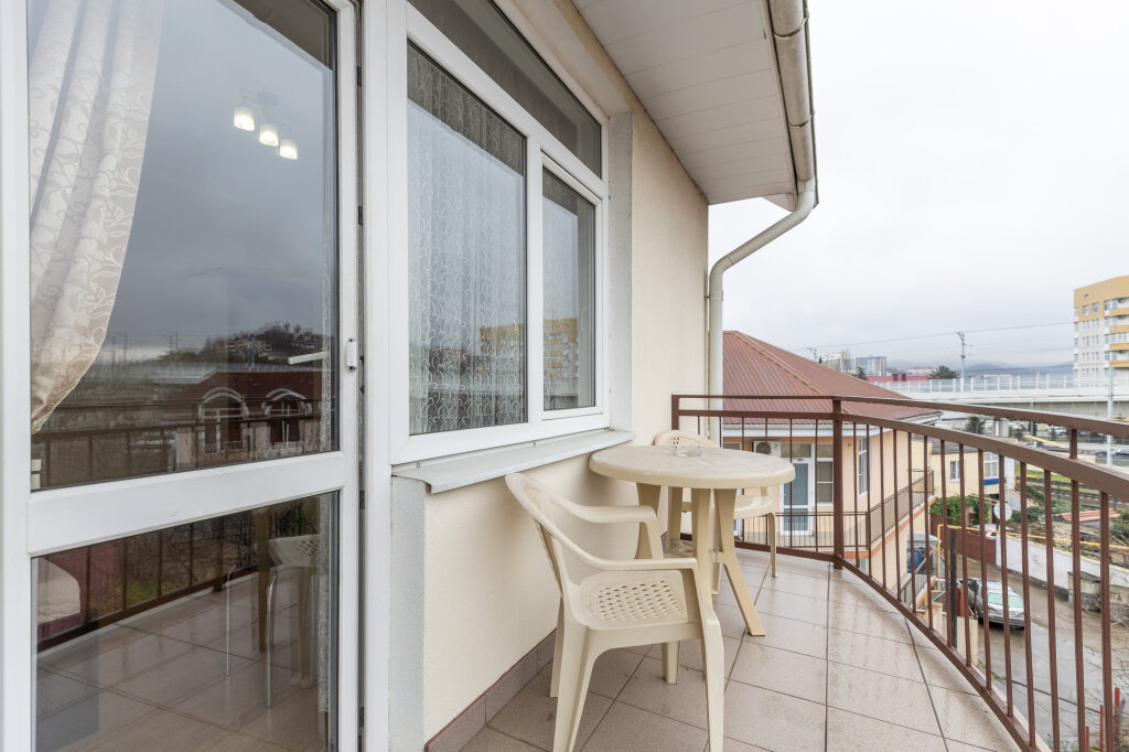 Habitación familiar Estándar con balcón Afalina Plyus Hotel