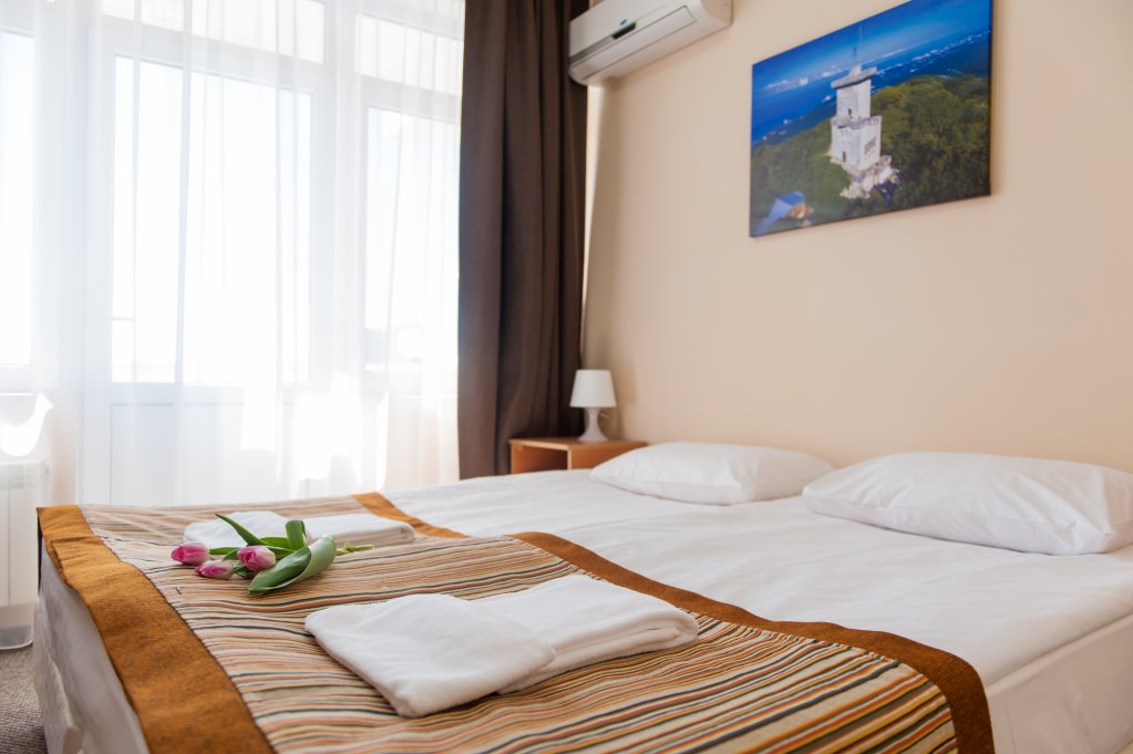 Standard double chambre avec balcon et Avec vue Garden Hills 3* Hotel by Provence