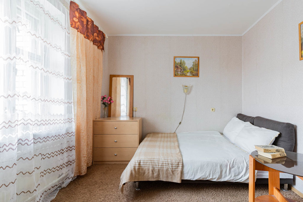 Standard triple famille chambre avec balcon et Avec vue V Prostornoy 3kh Komnatnoy Kvartire Living quarters