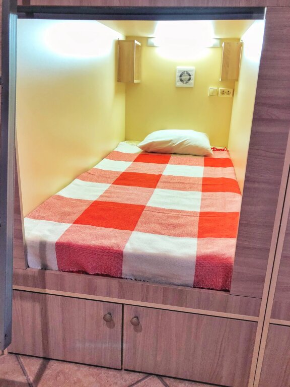 Cama en dormitorio compartido Capsule Hostel Yes Sport