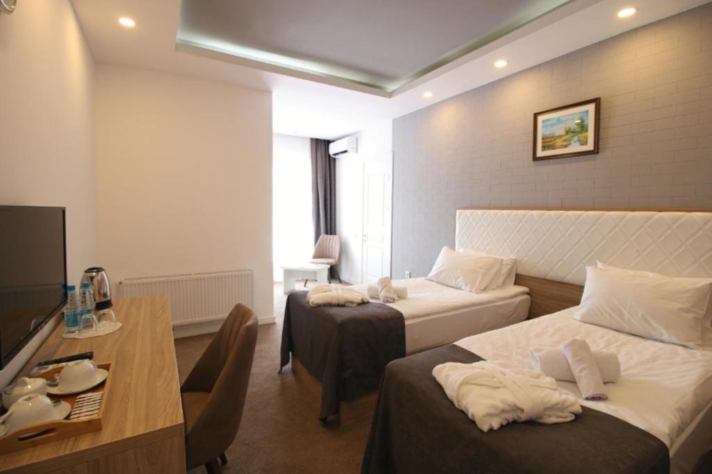 Четырёхместный номер Economy Baku ZamZam Hotel