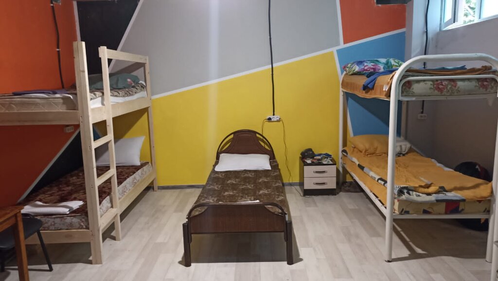 Cama en dormitorio compartido (dormitorio compartido masculino) Na beregu Mini Hotel