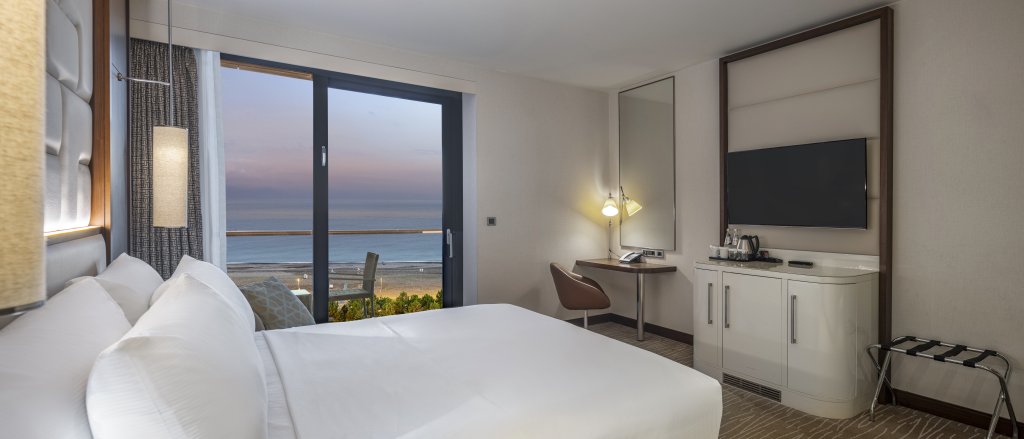 Двухместный номер Executive с балконом и с видом на море Отель Hilton Батуми
