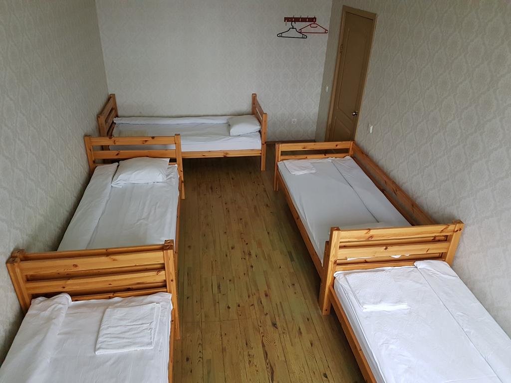 Кровать в общем номере Hotel Erfolg