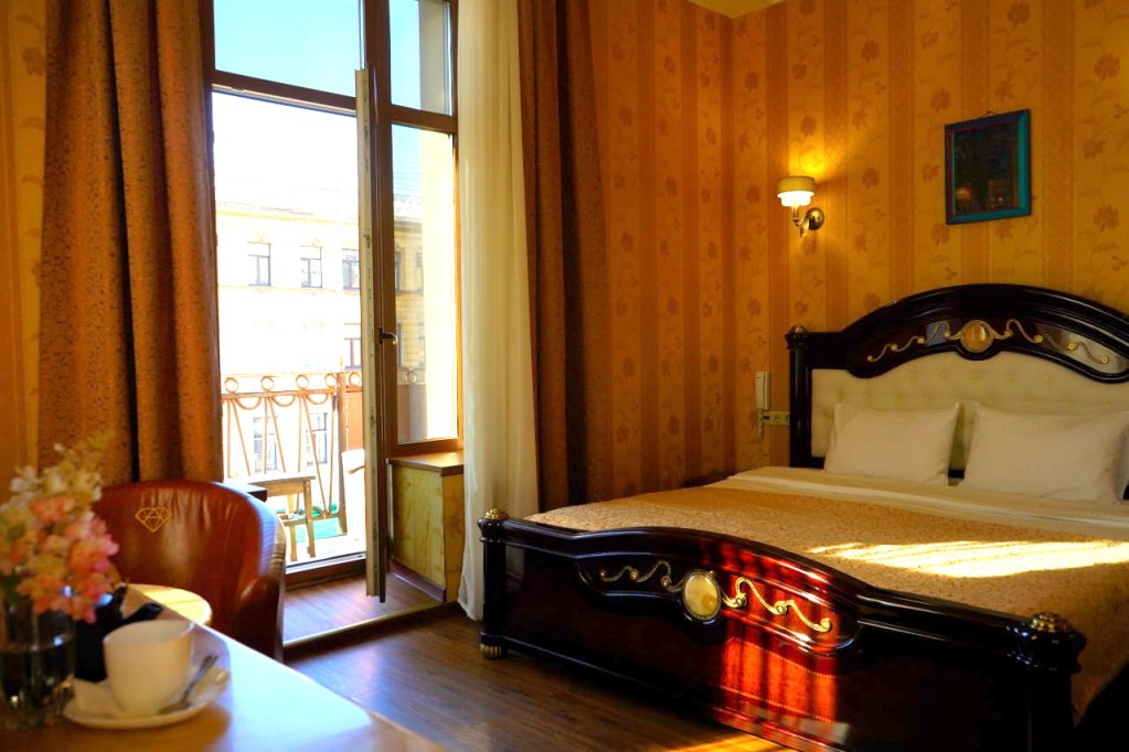 Camera doppia Comfort con balcone e con vista sulla città Grand Klassik Mini-hotel