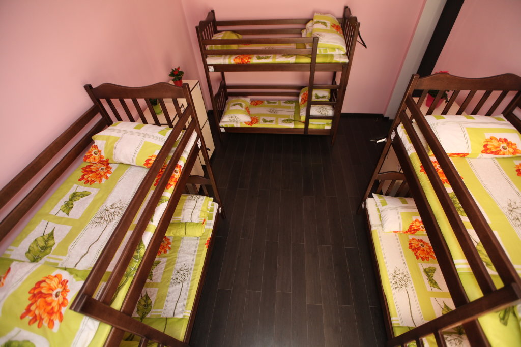 Cama en dormitorio compartido (dormitorio compartido femenino) con vista Hostel Panorami Center