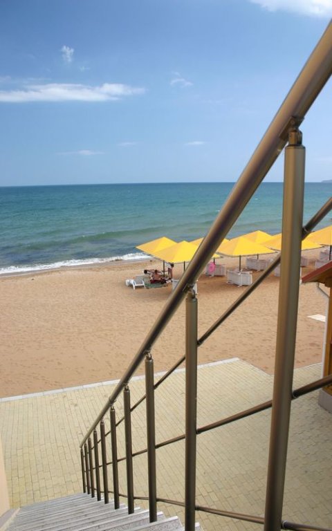 Suite 2 dormitorios con balcón y con vista al mar Hizhina Robinzona Hotel