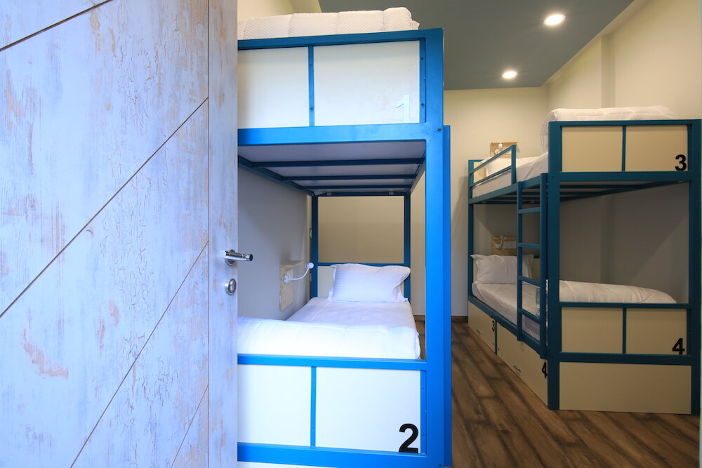 Кровать в общем номере с балконом Blue Beds Hostel