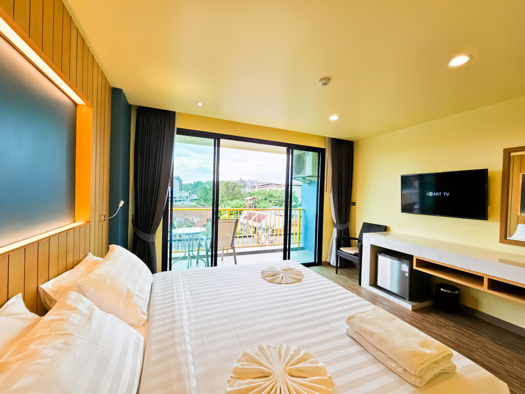 Двухместный номер Superior с балконом и с видом на город Курортный отель Dome Kata Resort