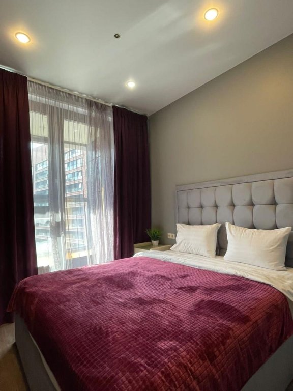 Suite 2 Schlafzimmer mit Balkon Alis na Khodynskom 20A Apartment