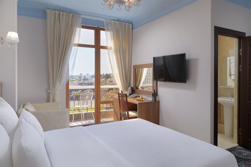 Standard Double room with balcony and with city view Garuda Boutique Hotel