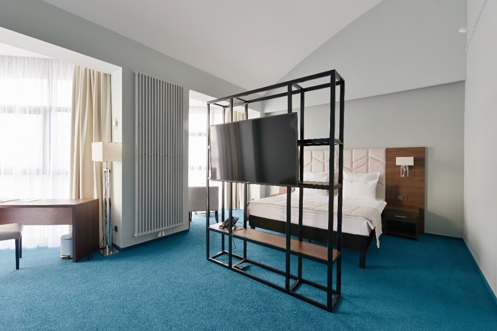 Suite 1 Schlafzimmer mit eingeschränktem Meerblick Kandinskiy Hotel