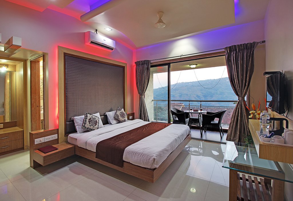Deluxe Double room with balcony and with mountain view Sterling Panchgani