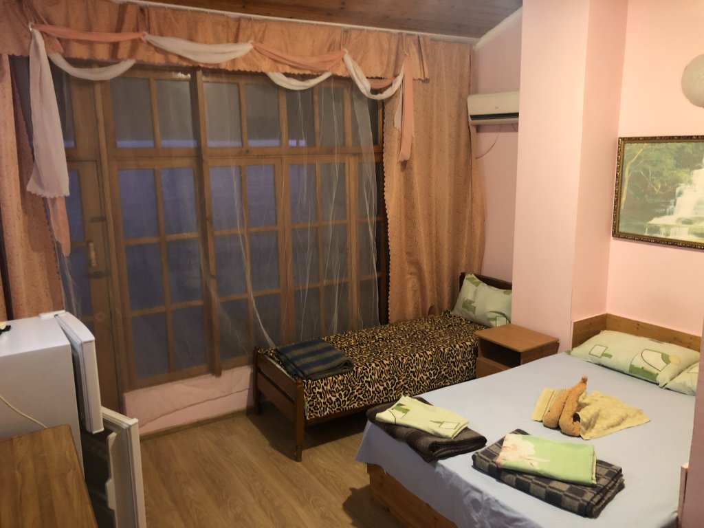 Komfort Zimmer Elling 8 na Azovskoy v Loo Mini-Hotel