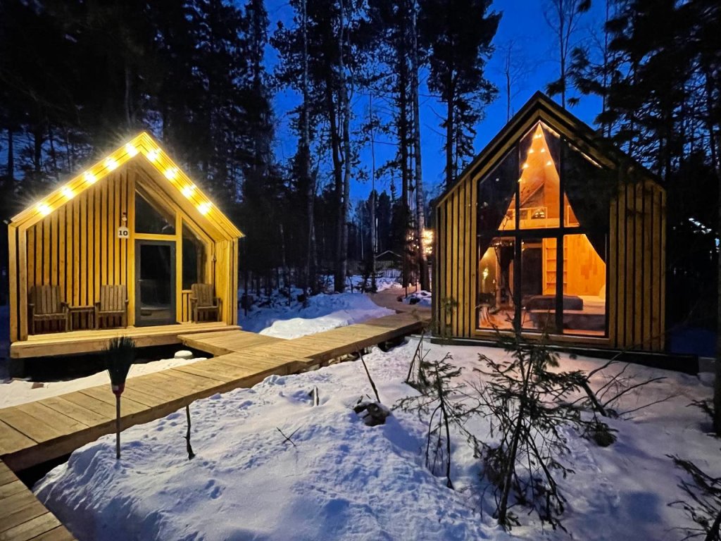 Отель Glamping Vysota 457 в Максимиха, Бурятия. Забронировать Glamping  Vysota 457, Raduzhnaya ulitsa, 12