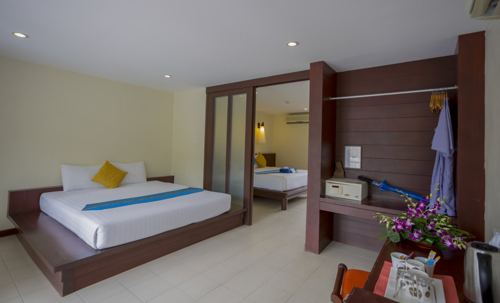 Pool Access Double room with balcony WOOVO Phuket Kata