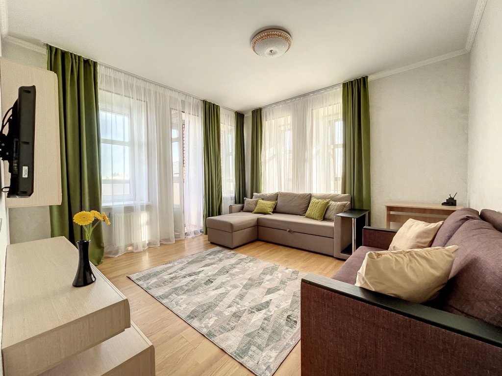 Apartamento doble 2 dormitorios con balcón y con vista al parque 2-Komnatnaya S Vidom Na Park U Metro Prospekt Slavy Flat