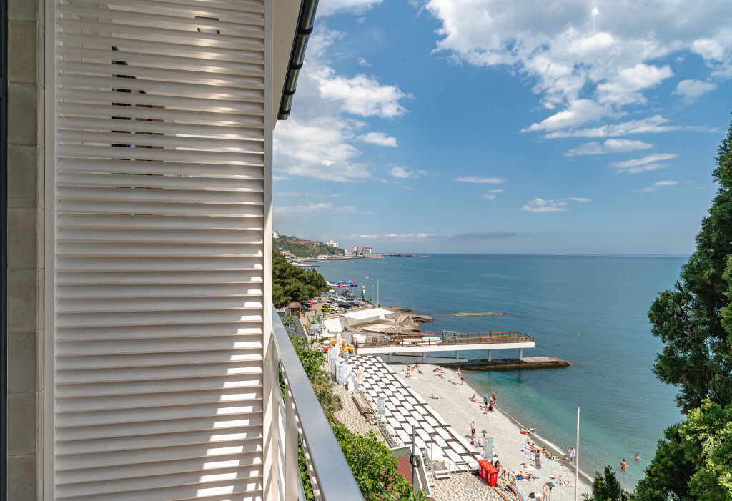 Habitación triple Estándar con balcón y con vista Apartments Massandra Beach Yalta Apart-Hotel