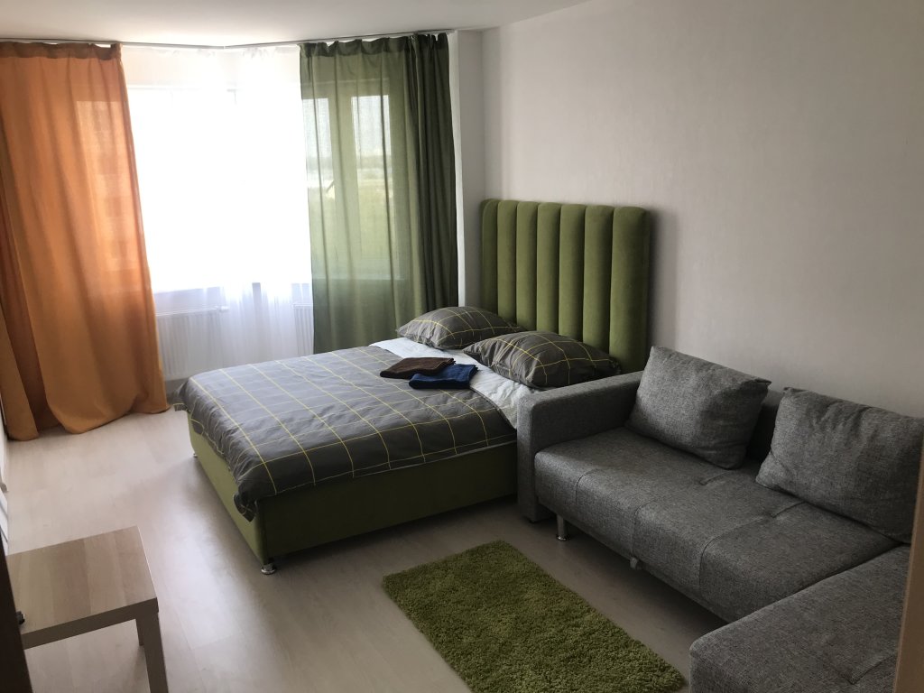 Standard famille chambre avec balcon V Aeroportu Koltsovo DreamHouse Apartments
