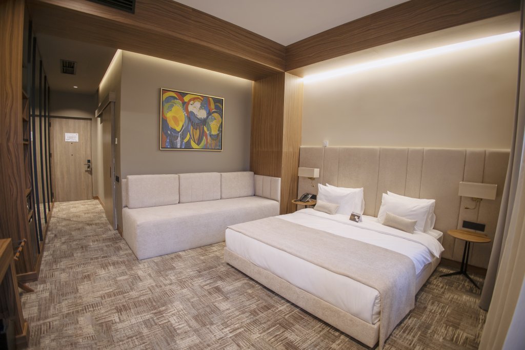 Двухместный номер для гостей с ограниченными возможностями с диваном Hayasa Hotel Yerevan