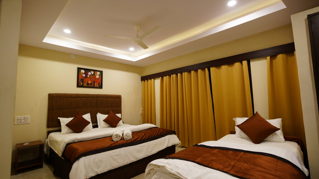 Deluxe Triple room with balcony New Hotel Suhail