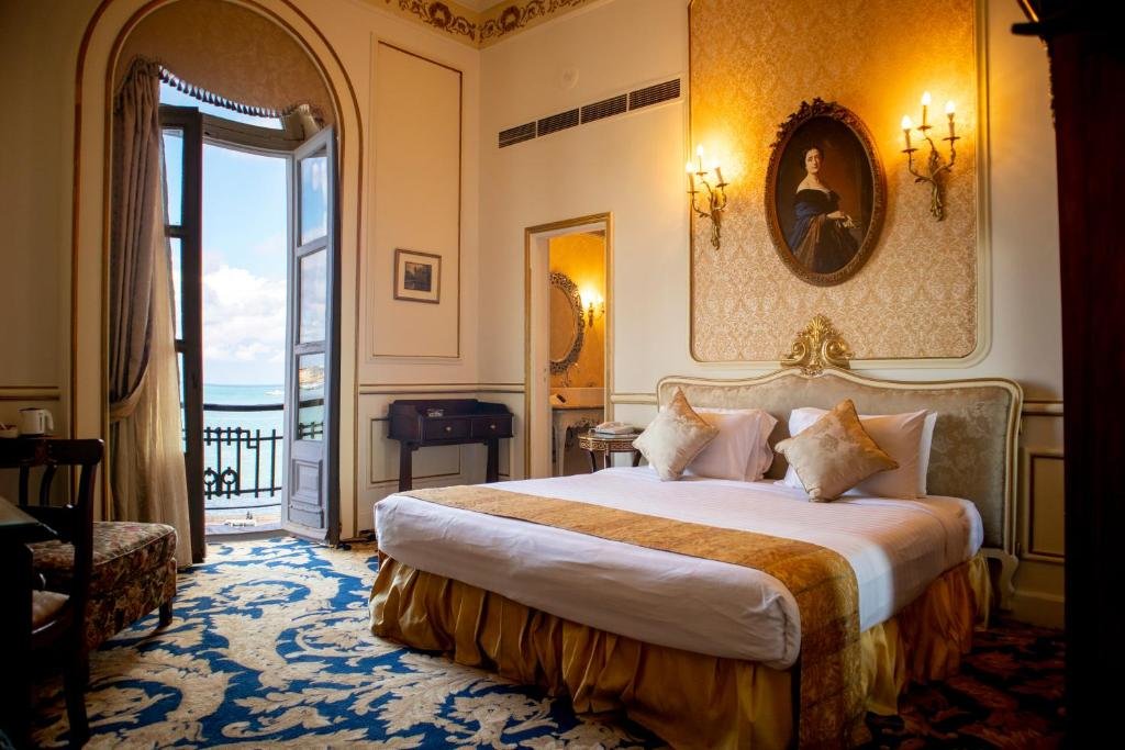 Полулюкс с балконом и с видом на море Le Metropole Luxury Heritage Hotel