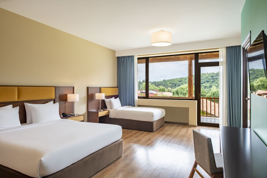 Standard famille chambre avec balcon et Avec vue Lopota Lake Resort & Spa