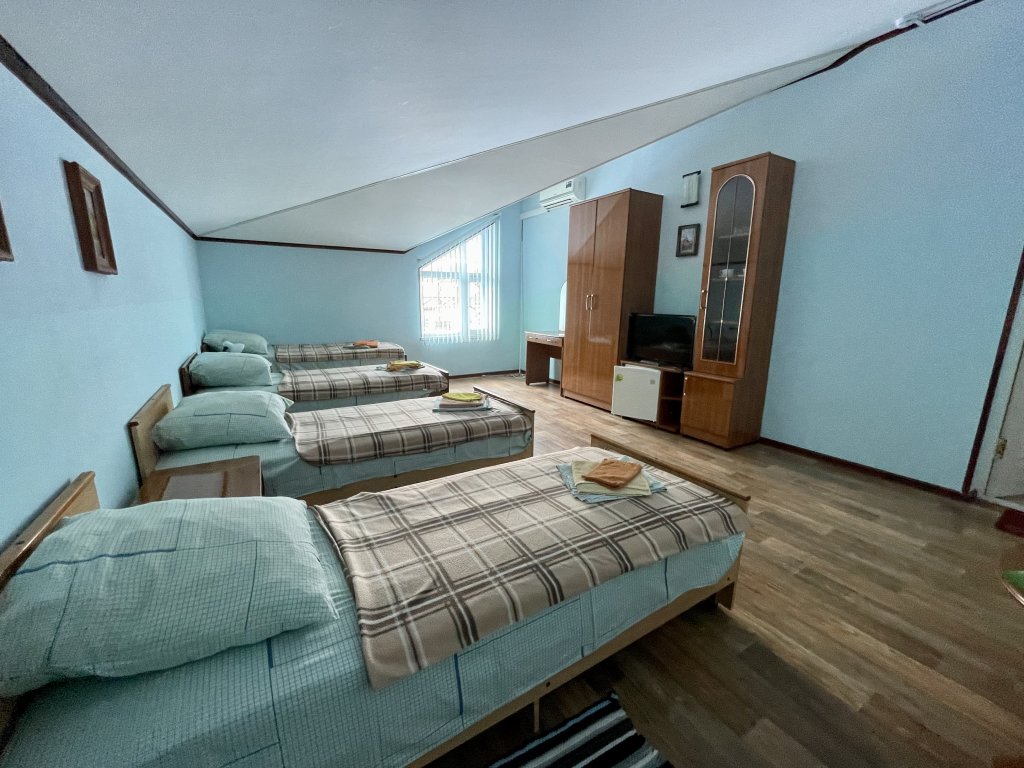 Standard famille chambre 2 chambres avec balcon Viktoriya Guest House