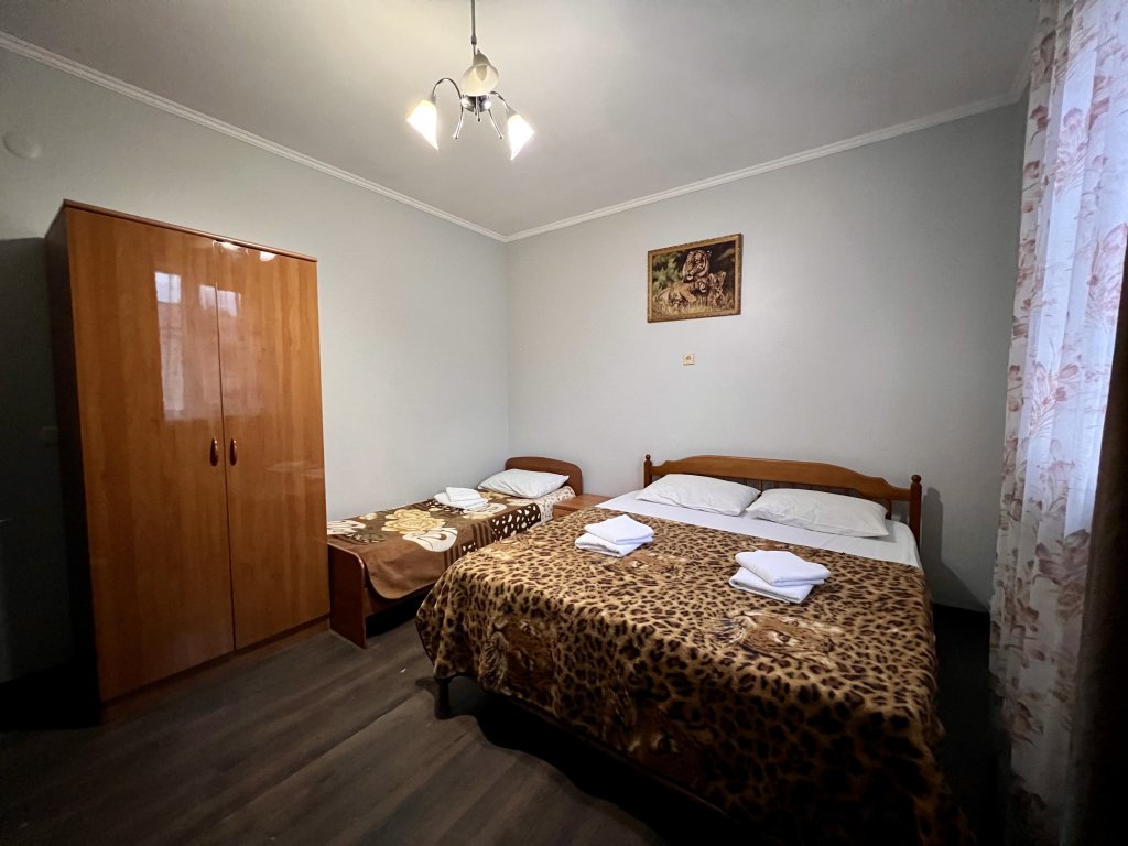 Confort triple chambre Gostevoy Dom Elanzhi Guest House