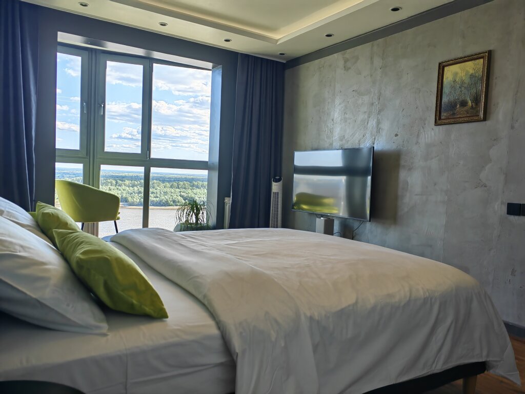 Апартаменты Luxury Квартира на Набережной с Видом на Юганский Заповедник