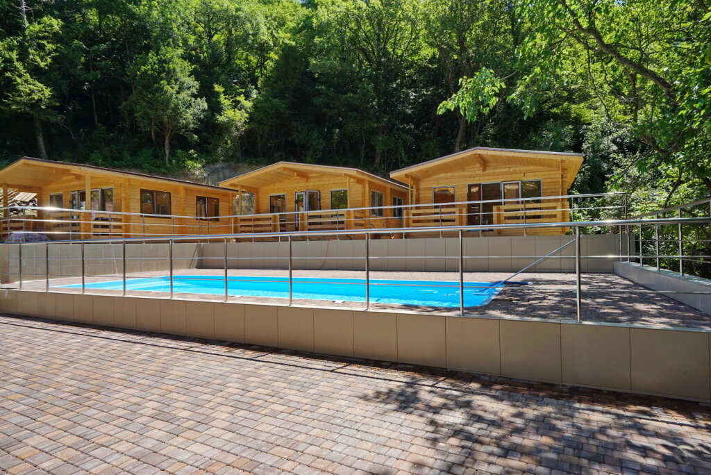 Cabaña 2 dormitorios Sim Sim Hotel with outdoor heated swimming pool