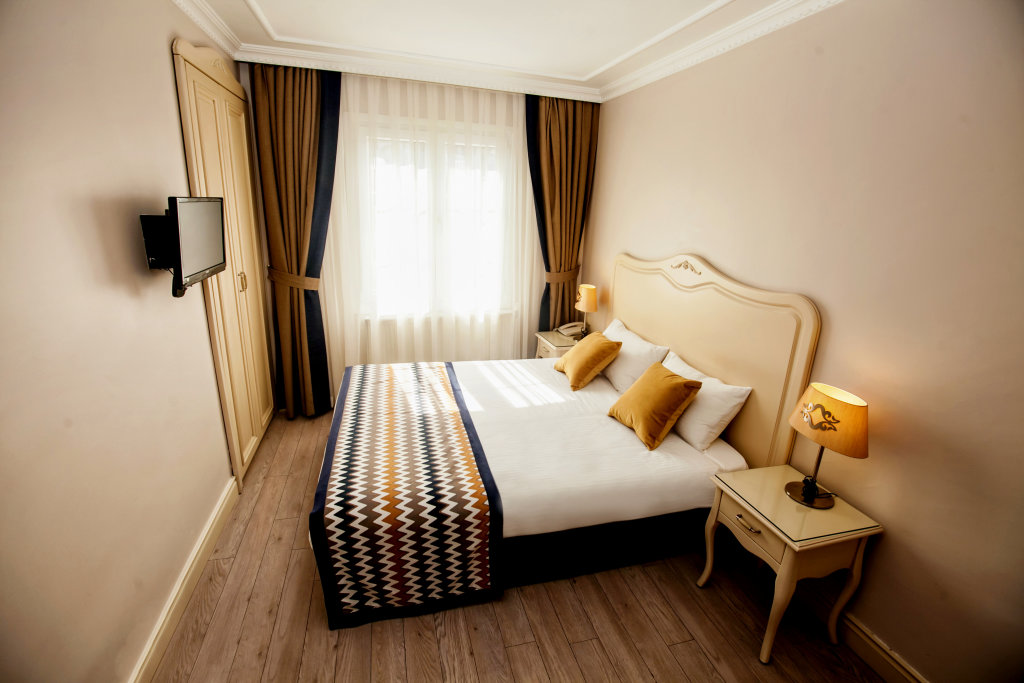 Magnificent hotel 3. Отель Raymond Стамбул. Raymond Hotel 3*. Баку Raymond Hotel. FIA отель Стамбул.