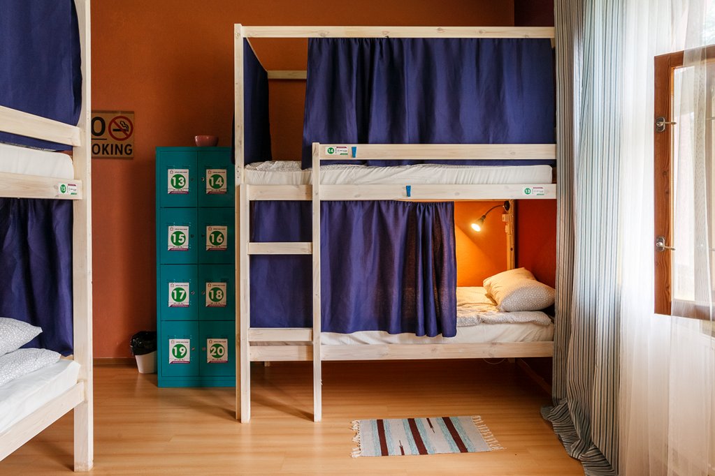 Кровать в общем номере (мужской номер) United Colors Home