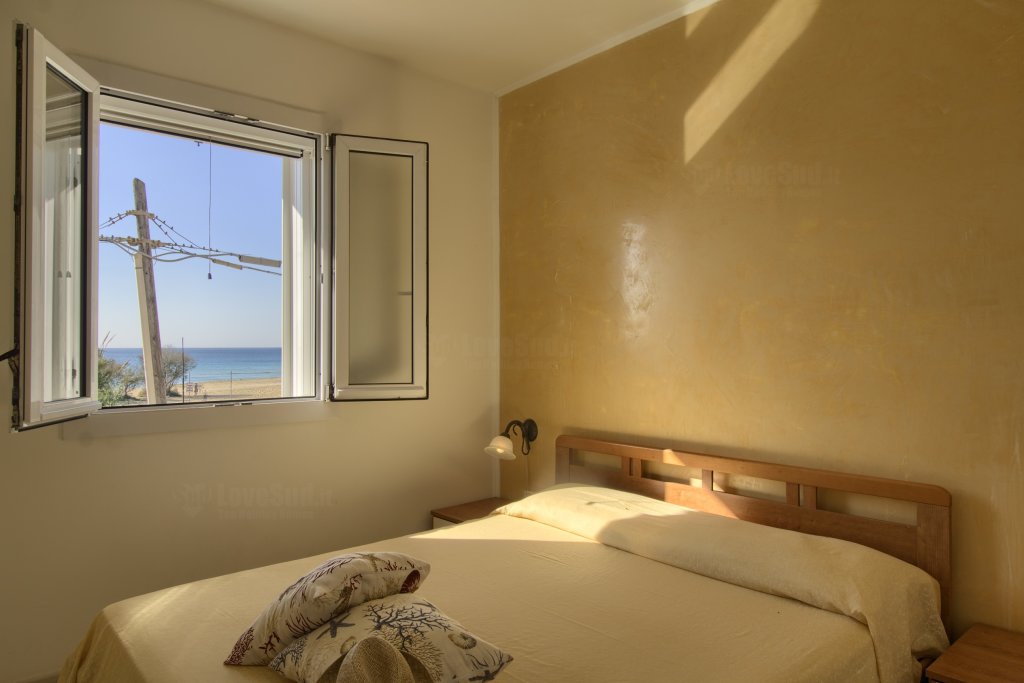 Коттедж с балконом и с красивым видом из окна Гостевой Дом Front Beach Posto Vecchio 1