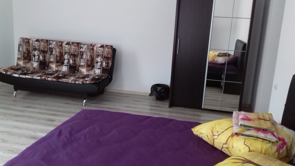 Économie quadruple famille chambre avec balcon Baltijsk Vzmor'e 5b Apart-Hotel