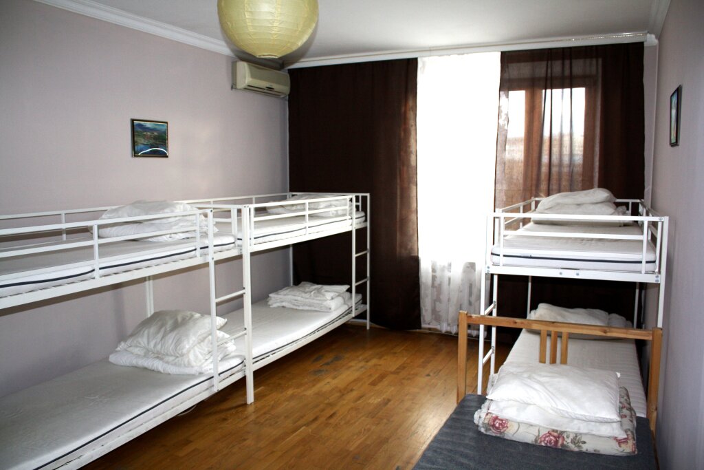 Кровать в общем номере (мужской номер) Атмосфера Хостел