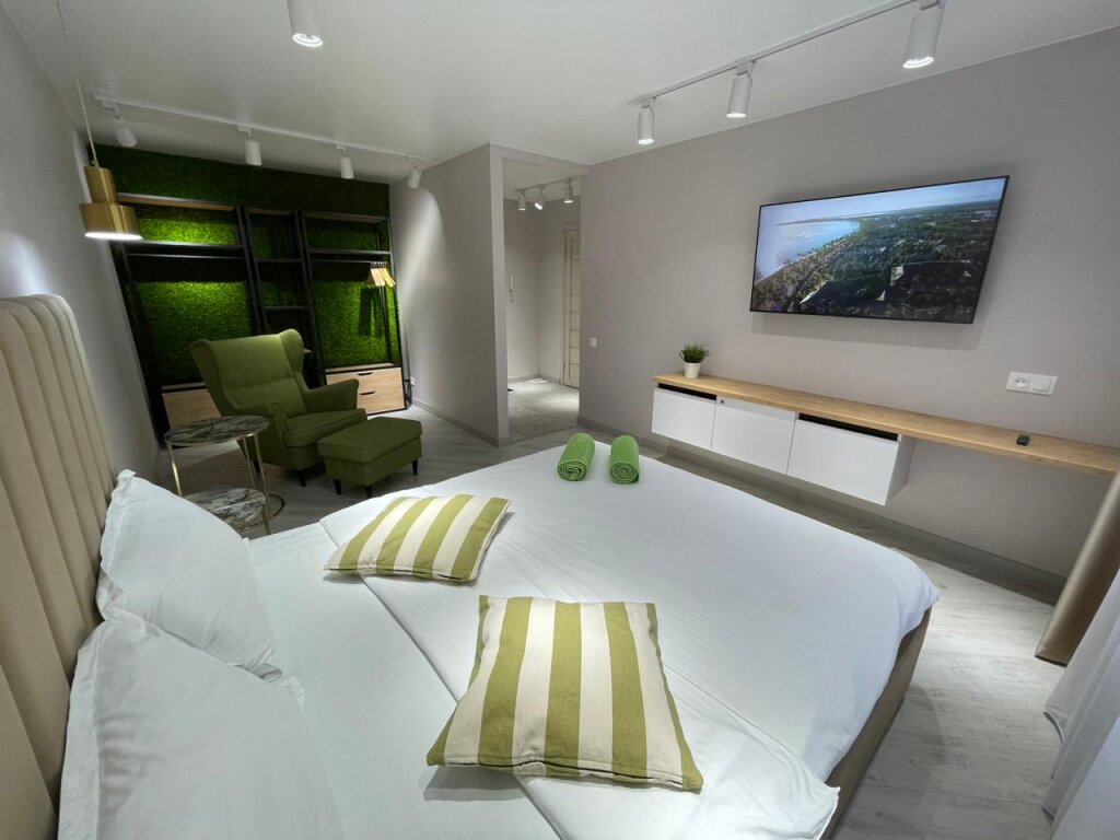 1 Bedroom Double Apartment with balcony Mashkhur Zhusupa 284 By Slissenko Inn Apartments