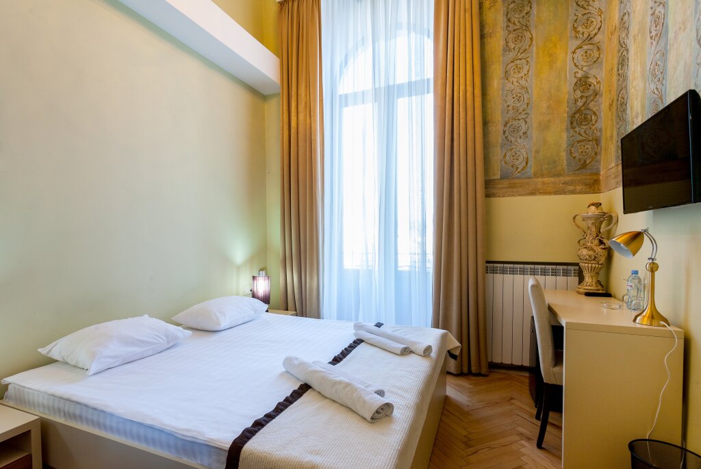 Comfort Double room with balcony and with view Rustaveli Hotel