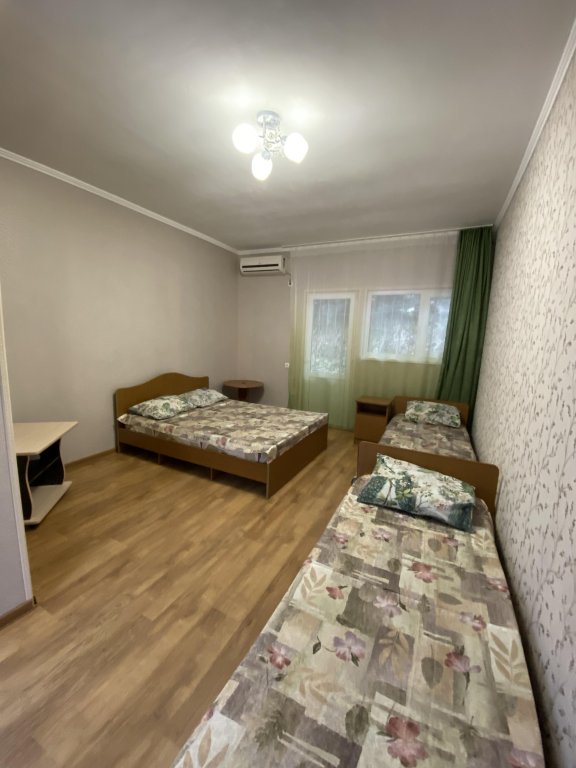Standard Vierer Zimmer mit Balkon Morskaya Zhemchuzhina Guest House